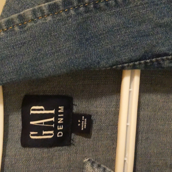 🖤SOLD🖤GAP Chambray button-up - Picture 4 of 5